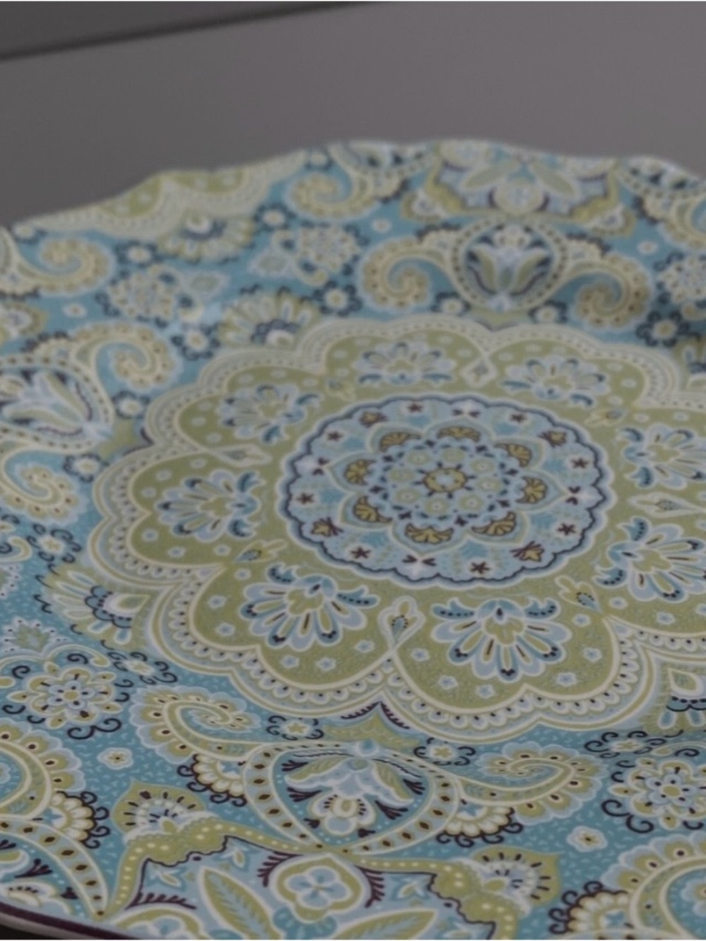 Single 222 Fifth LYRIA TEAL Porcelian Paisley luncheon plate 8.5/8" Scalloped - Picture 10 of 12